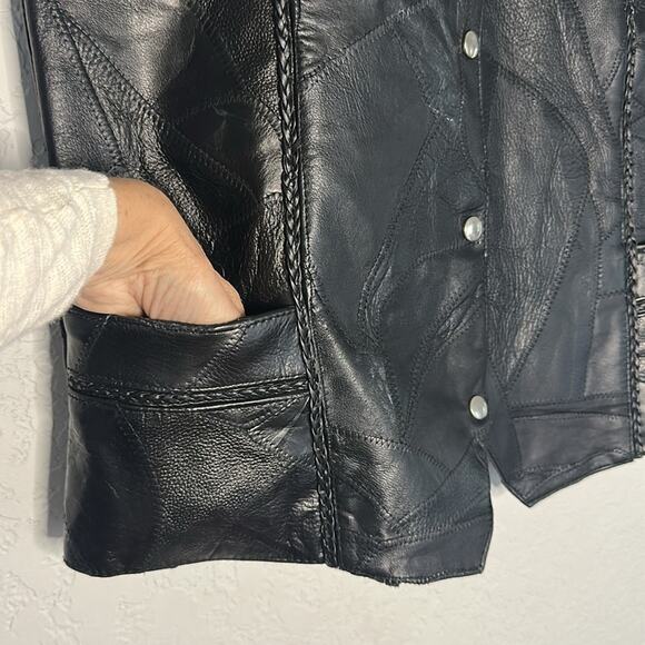 Black Leather Moto Vest Embroidered Roses Biker Gang Pockets Halloween Goth - Picture 4 of 6